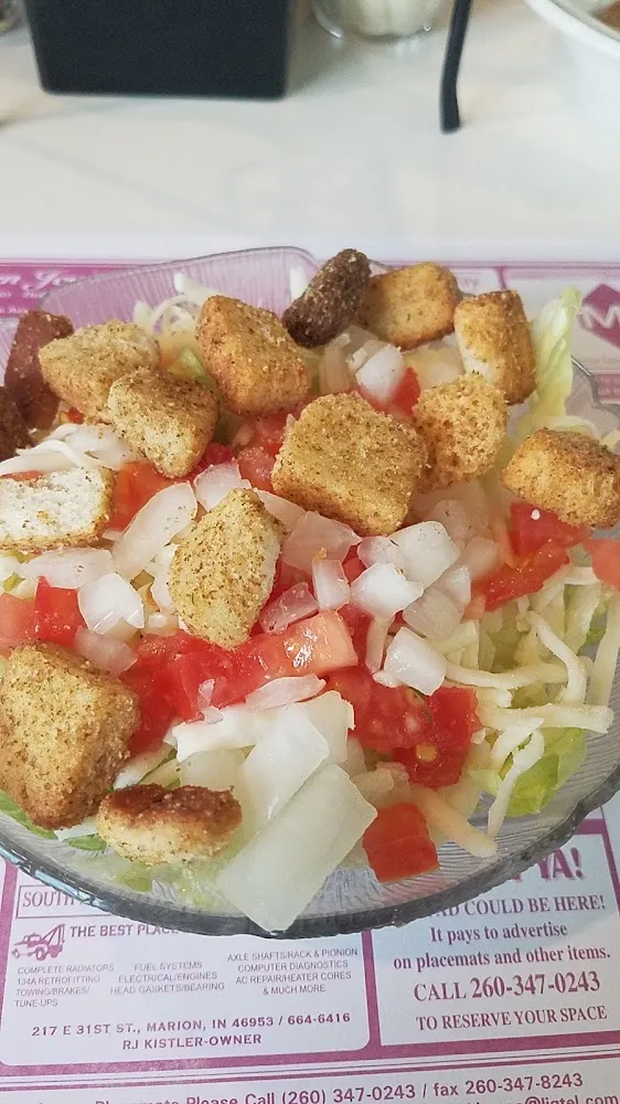 Standard Salad with Croutons and Onions Added
